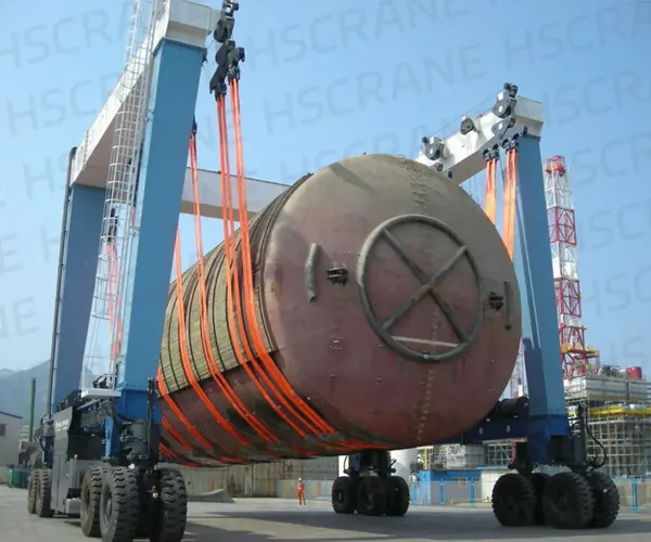 200 t travel lift handling a heavy cylindrical load